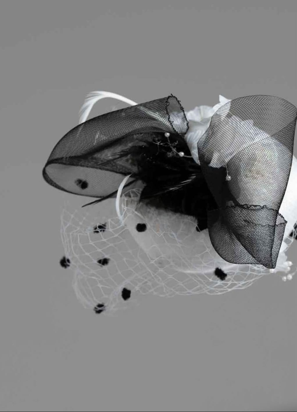 Black & White Facinator Head Band With a Veil